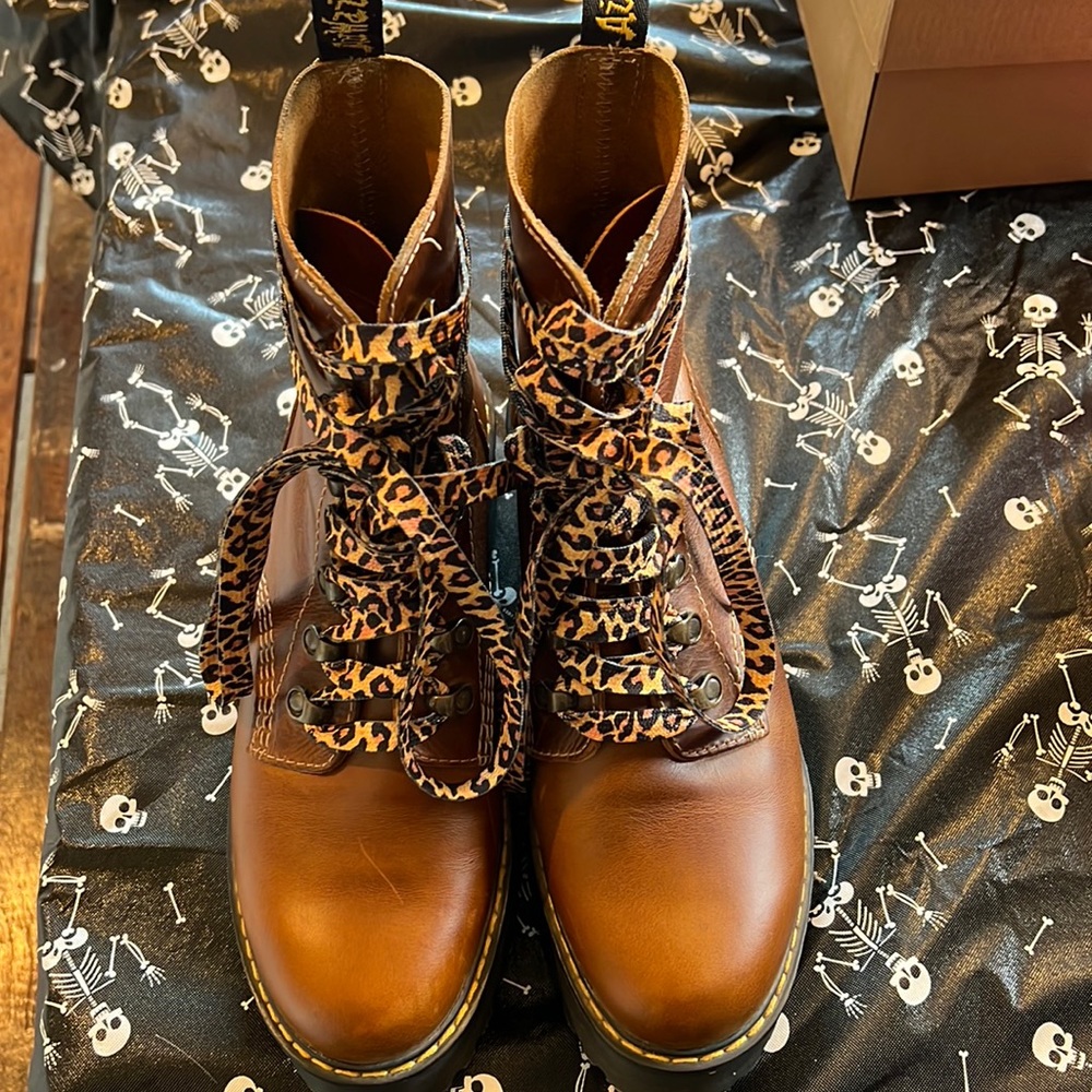 Dr. Martens Leona  Airwair US 9 Womens SOLD
